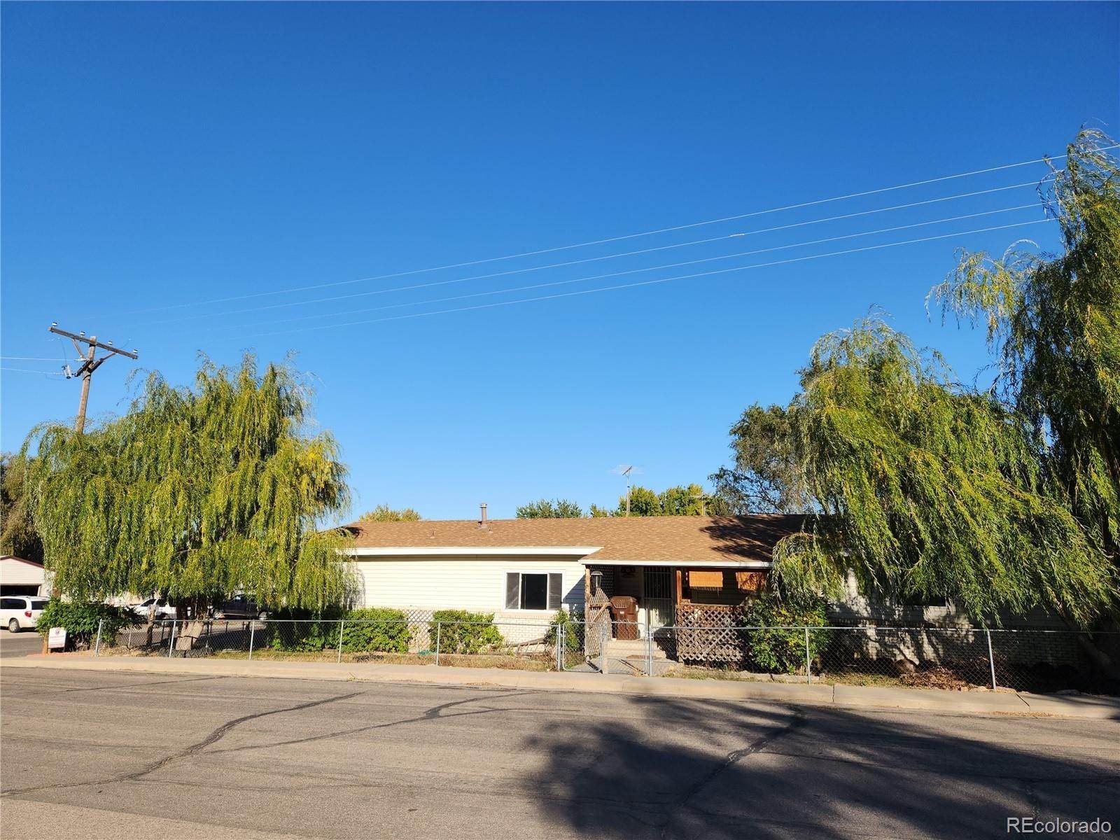 Single Family Homes 为 销售 在 201 Oak Street Log Lane Village, 科罗拉多州 80705 美国