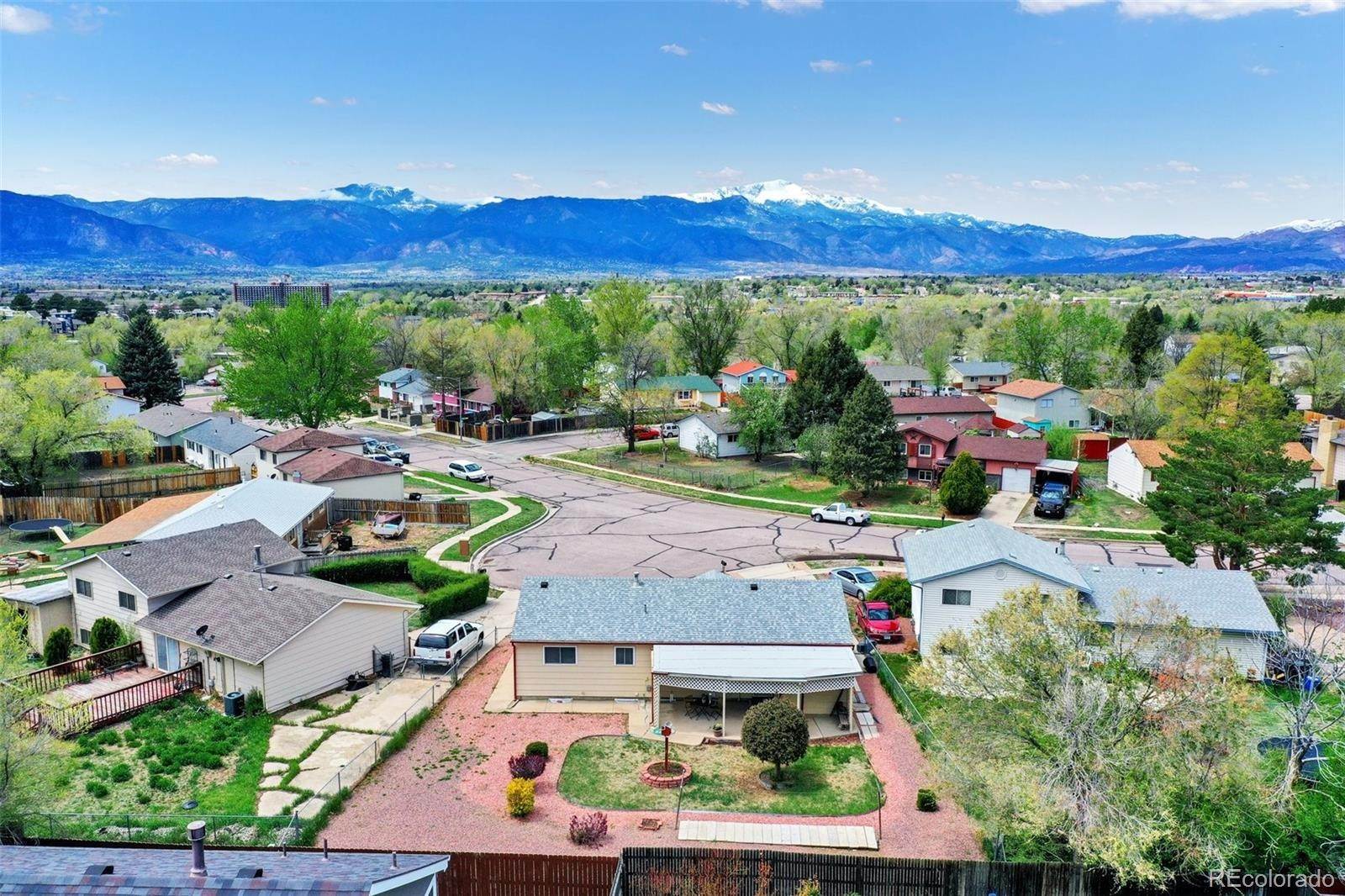 6. Single Family Homes for Sale at 4427 Dewey Drive Colorado Springs, Colorado 80916 United States