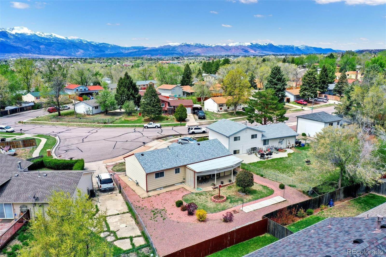 7. Single Family Homes for Sale at 4427 Dewey Drive Colorado Springs, Colorado 80916 United States