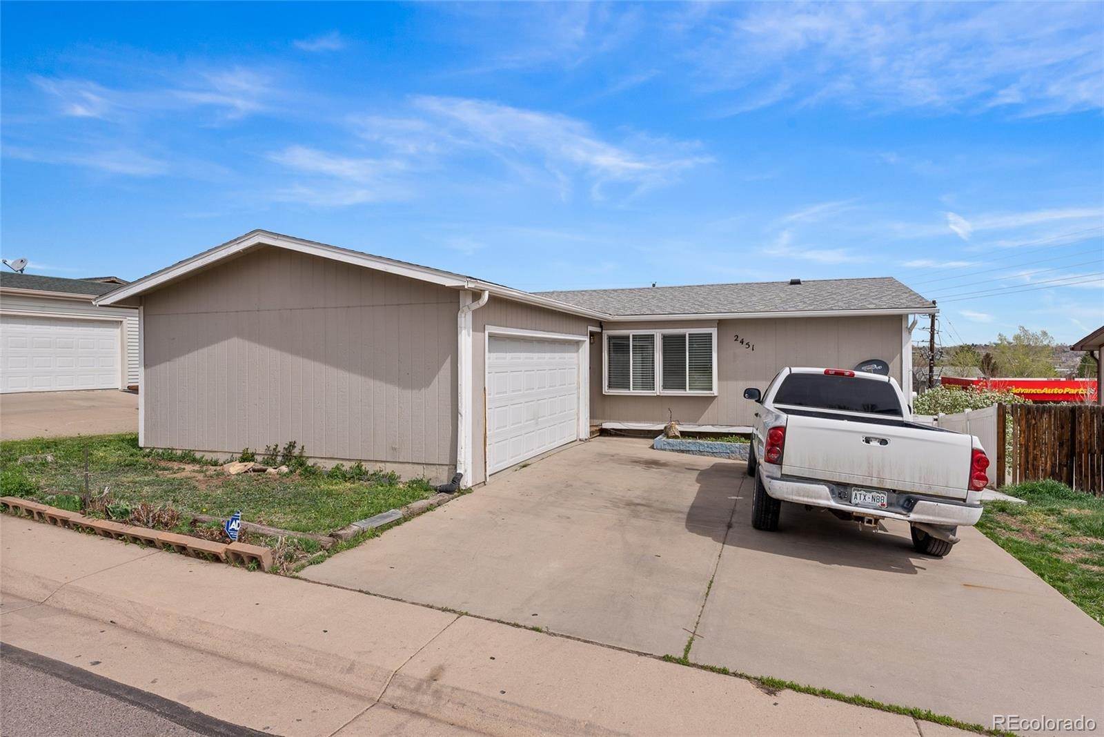 Single Family Homes pour l Vente à 2451 W 91st Drive Federal Heights, Colorado 80260 États-Unis