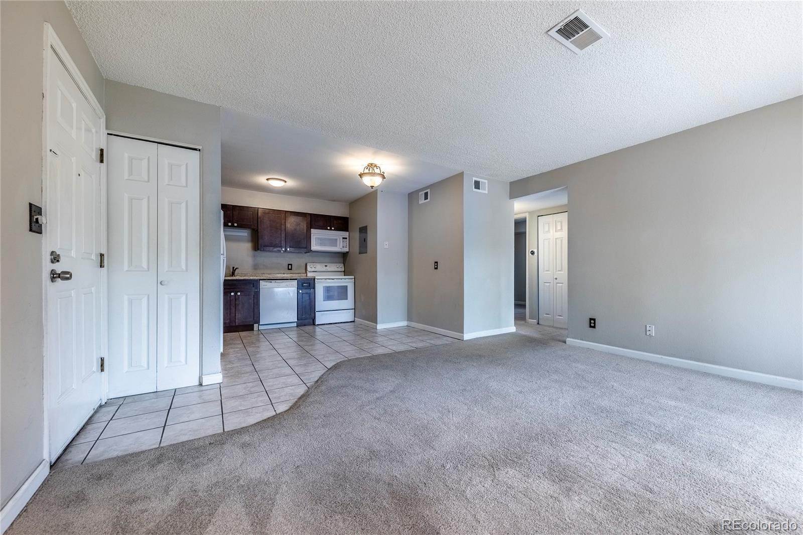 5. Single Family Homes for Sale at 2575 S Syracuse Way #A104 Denver, Colorado 80231 United States