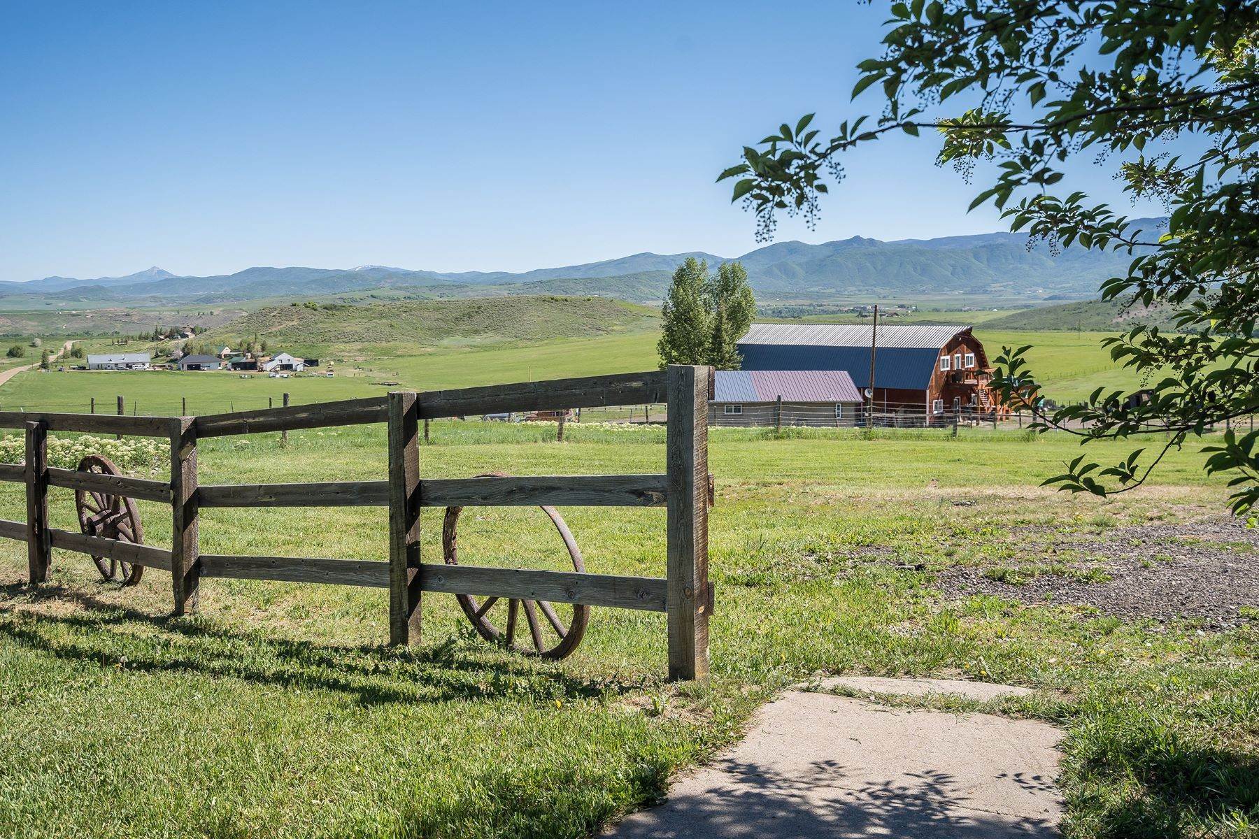 30. Single Family Homes for Sale at Views With Acreage 38300 Klein Road Steamboat Springs, Colorado 80487 United States