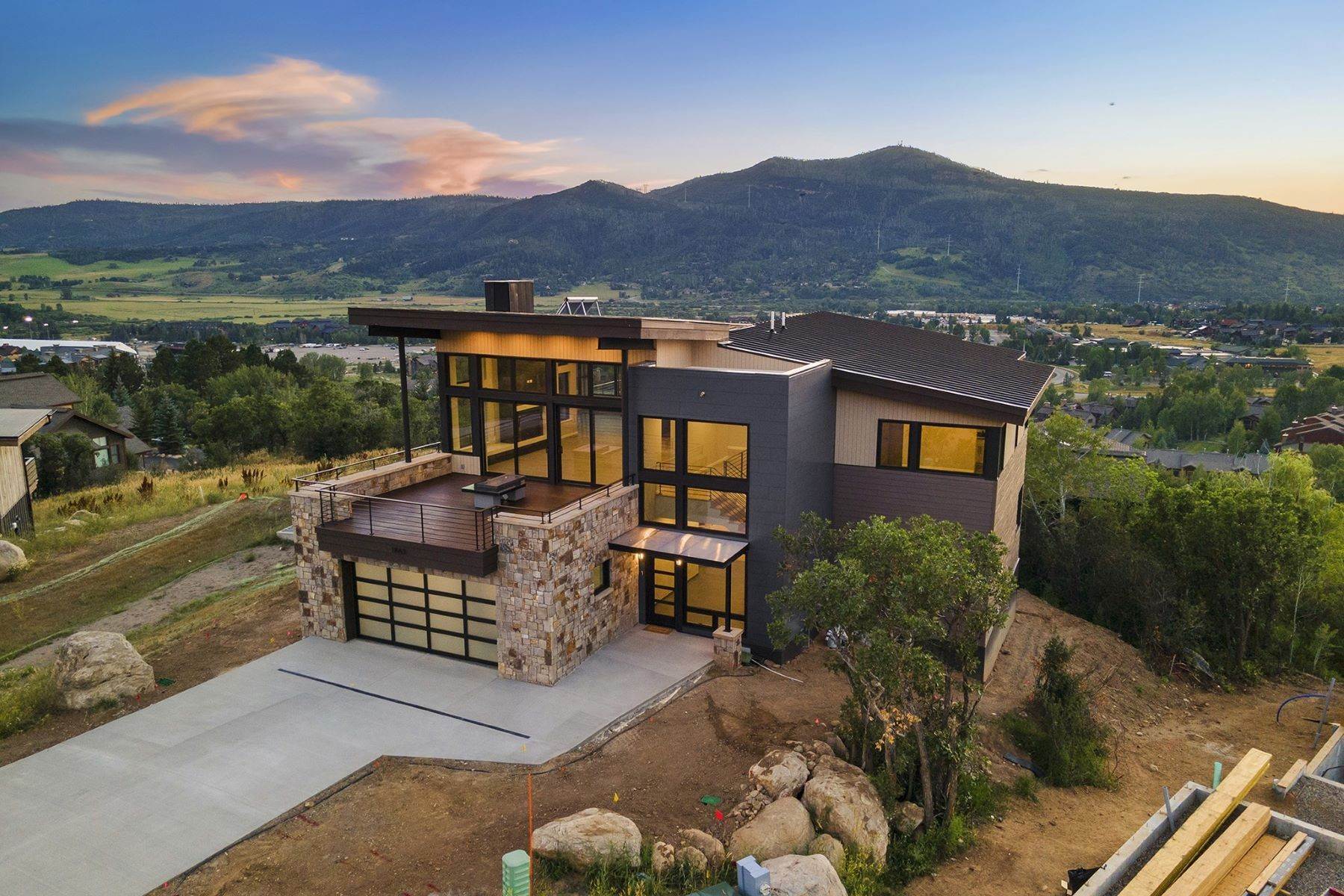 39. Single Family Homes for Sale at Modern Luxury Single Family Home 1863 River Queen Lane Steamboat Springs, Colorado 80487 United States