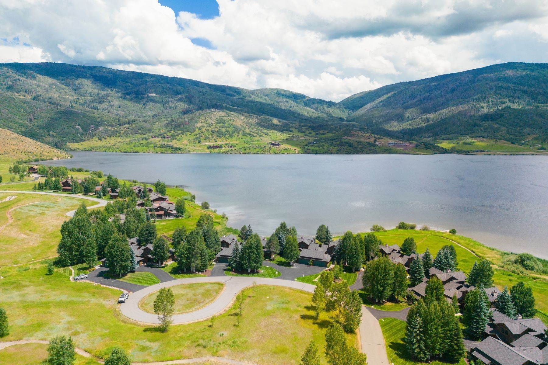 31. Single Family Homes for Sale at Luxury Lakefront Cabin 32785 Waters Edge Court Steamboat Springs, Colorado 80487 United States