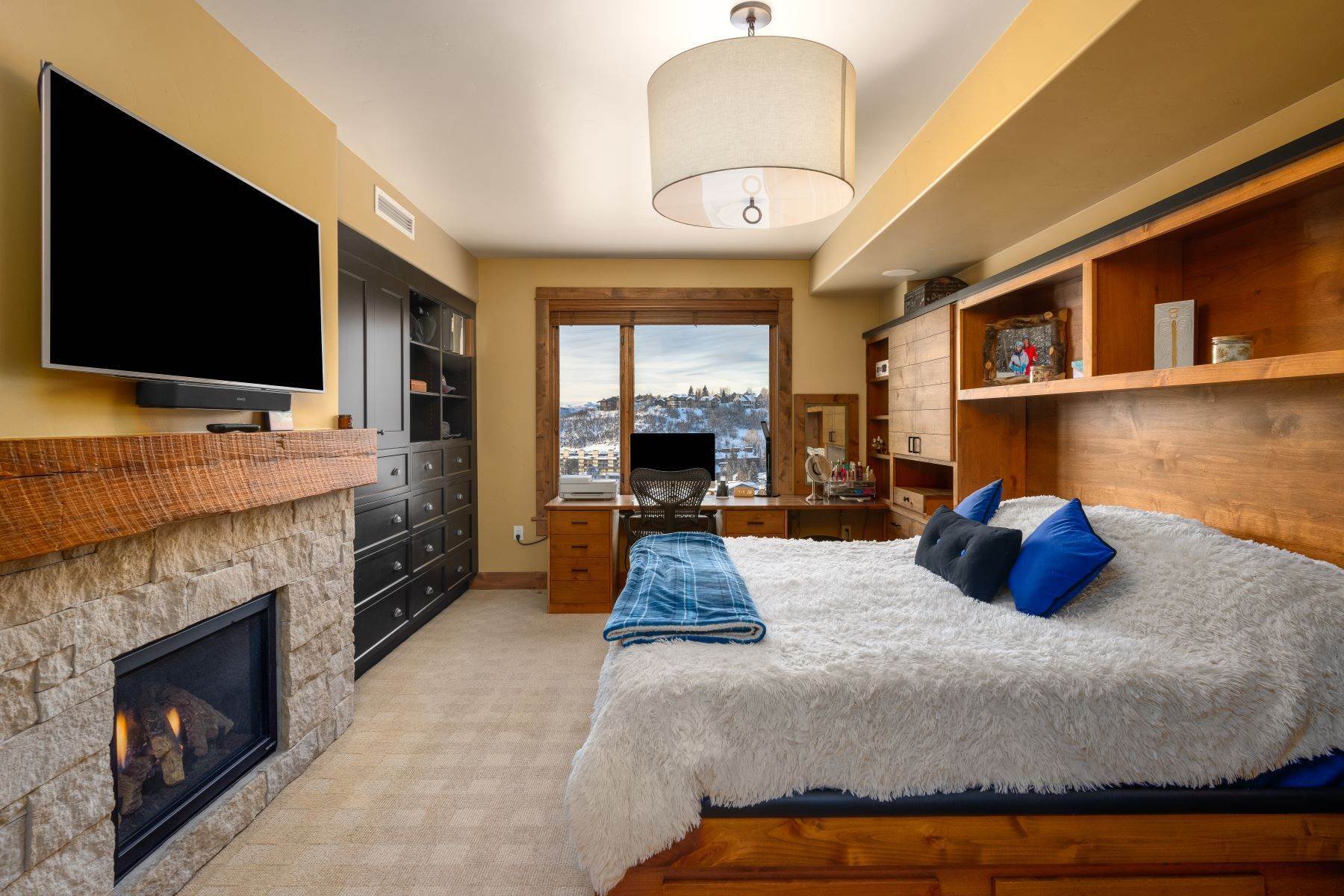 21. Condominiums for Sale at Ski-in/Ski-out Edgemont Unit 2410 Ski Trail Lane, Unit# 2705 Steamboat Springs, Colorado 80487 United States